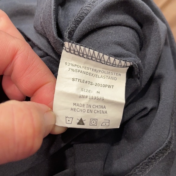 GT Performance MEDICAL UNDER SCRUB dark gray long sleeve. Smoke free home. VGC - Picture 5 of 7